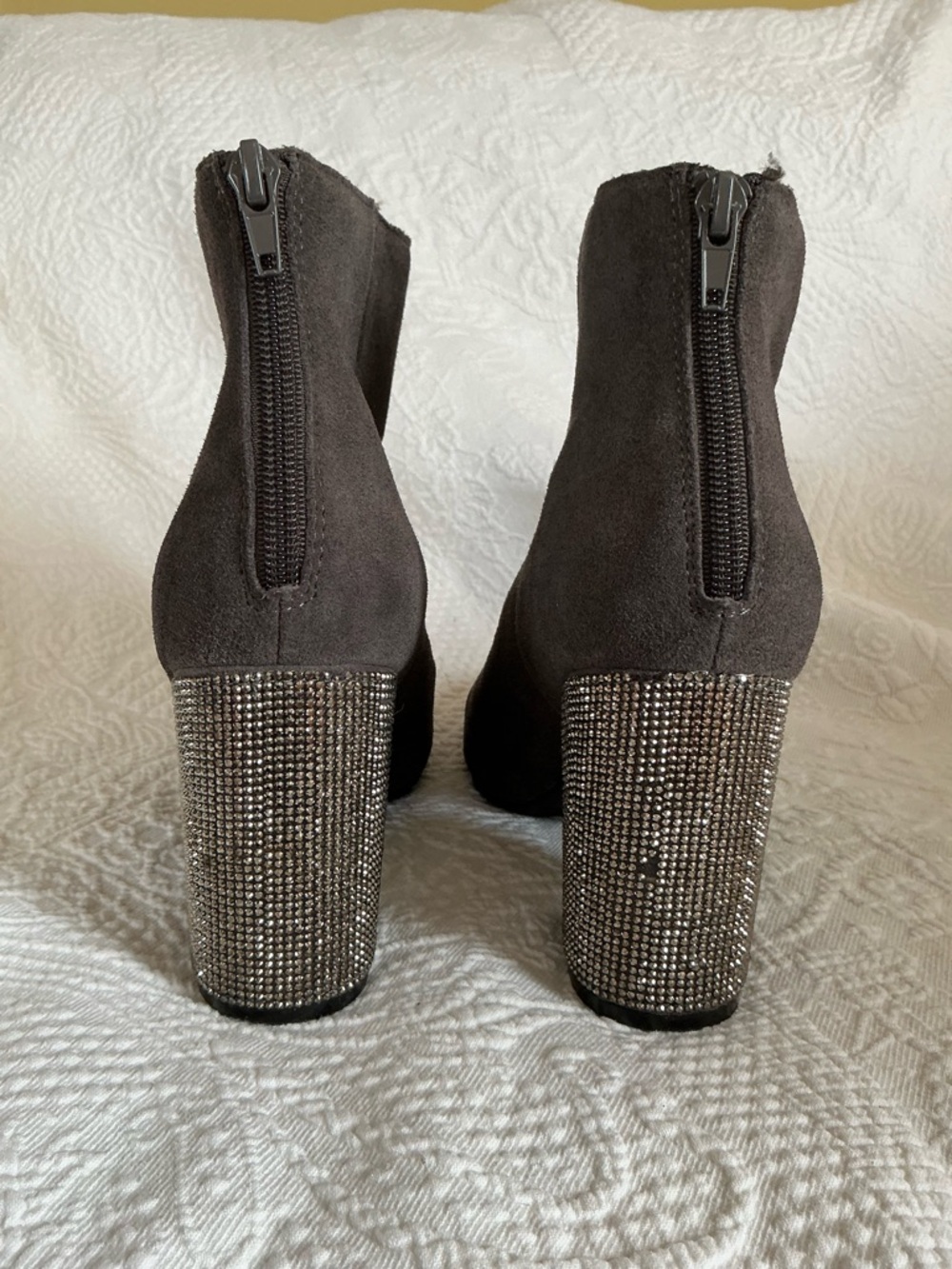 🤎 Reaction Kenneth Cole Carolyn Gray Suede Ankle Boots Rhinestone Covered Heel - Picture 4 of 8